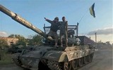 Xe tăng T-62M chiến lợi phẩm trở thành 'quái thú' trong tay binh sĩ Ukraine