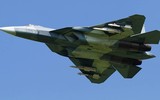 Tiêm kích Su-57 gây kinh ngạc với khoang vũ khí bên hông chứa tên lửa R-74M