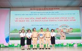 2.500 thầy cô giáo, học sinh trường Tiểu học Dịch Vọng B nghe tuyên truyền giao thông