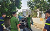 Thanh niên Công an quận Long Biên xuống phố dọn dẹp sau bão 