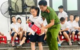 Học sinh quận Ba Đình trải nghiệm thực hành kỹ năng phòng cháy, chữa cháy