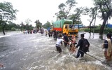 Hàng triệu người Bangladesh lóp ngóp trong nước lũ