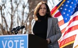 Giải mã phong cách thời trang quyền lực của bà Kamala Harris 