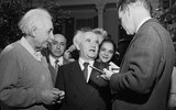 Albert Einstein từng được đề cử làm Tổng thống Israel như thế nào?