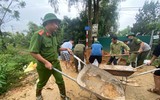 Hà Nội: Lực lượng Bảo vệ an ninh trật tự ở cơ sở sát cánh cùng nhân dân vượt qua khó khăn trong bão lũ