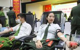Những nữ Công an Hà Nội xinh đẹp, hiến máu hưởng ứng Chương trình 'Chủ nhật đỏ'