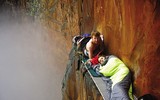 Thử thách trải qua 12 đêm trên vách núi nguy hiểm, ngoạn mục nhất thế giới