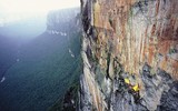 Thử thách trải qua 12 đêm trên vách núi nguy hiểm, ngoạn mục nhất thế giới