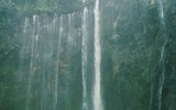 Kỳ quan nghìn thác giữa rừng già nhiệt đới