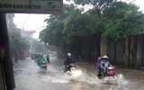 Hà Nội: Nhiều nơi bị ngập sâu sau trận mưa trưa 11/8