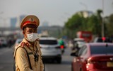 Hà Nội nắng nóng gay gắt, CSGT Thủ đô bám đường xử lý vi phạm