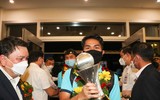 U23 Việt Nam tươi rói mang cúp vô địch về nước