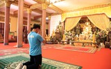 U22 Việt Nam cầu an trong ngôi chùa nổi tiếng ở Phnom Penh