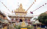 U22 Việt Nam cầu an trong ngôi chùa nổi tiếng ở Phnom Penh