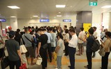 Người dân háo hức trải nghiệm tàu metro Nhổn- Ga Hà Nội ngày đầu vận hành