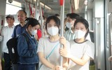 Người dân háo hức trải nghiệm tàu metro Nhổn- Ga Hà Nội ngày đầu vận hành