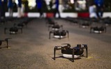 2024 drone vào vị trí, sẵn sàng cho buổi trình diễn độc đáo đêm Giao thừa bên Hồ Tây