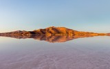 Check-in cánh đồng muối tựa gương phản chiếu kỳ ảo ở Bolivia