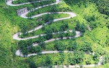 Cung đường 04 km với 24 khúc cua tựa “rắn trườn sườn núi ”