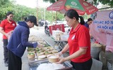 Những suất ăn tràn đầy tình yêu thương