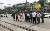 Cận cảnh chốt chặn khu vực cách ly phòng dịch Covid-19 tại Bệnh viện Bạch Mai