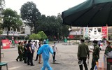 Cận cảnh chốt chặn khu vực cách ly phòng dịch Covid-19 tại Bệnh viện Bạch Mai