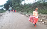 Tặng 1000 áo phao cho hàng chục bến khách ngang sông Hồng