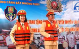 Tặng 1000 áo phao cho hàng chục bến khách ngang sông Hồng