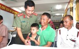 Sẻ chia tình người giữa tâm lũ Lai Châu