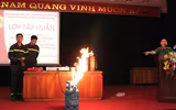 Hàng trăm người dân và đội viên bảo vệ được trang bị kỹ năng xử lý hỏa hoạn