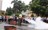 Hàng trăm người dân và đội viên bảo vệ được trang bị kỹ năng xử lý hỏa hoạn