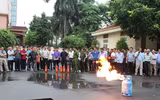 Hàng trăm người dân và đội viên bảo vệ được trang bị kỹ năng xử lý hỏa hoạn