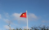 Linh thiêng, kiêu hùng lễ chào cờ, duyệt binh trong sáng mùng 1 Tết ở Trường Sa