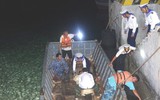 Xúc động hình ảnh bộ đội chạy đua với thời gian cấp cứu ngư dân gặp nạn trên biển