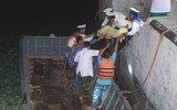 Xúc động hình ảnh bộ đội chạy đua với thời gian cấp cứu ngư dân gặp nạn trên biển