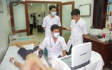 Xúc động hình ảnh bộ đội chạy đua với thời gian cấp cứu ngư dân gặp nạn trên biển