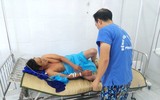 Xúc động hình ảnh bộ đội chạy đua với thời gian cấp cứu ngư dân gặp nạn trên biển