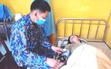 Xúc động hình ảnh bộ đội chạy đua với thời gian cấp cứu ngư dân gặp nạn trên biển
