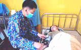 Xúc động hình ảnh bộ đội chạy đua với thời gian cấp cứu ngư dân gặp nạn trên biển