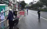 Những chốt chặn hiệu quả chống dịch Covid-19 ở hai đầu cầu Long Biên, Chương Dương