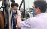 Đường phố đông đúc, Cảnh sát giao thông Hà Nội tất bật trong ngày đầu nới lỏng giãn cách xã hội