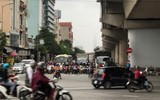 Đường phố đông đúc, Cảnh sát giao thông Hà Nội tất bật trong ngày đầu nới lỏng giãn cách xã hội
