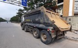 Bị Cảnh sát giao thông kiên quyết xử phạt, lái xe tải giở đủ trò 