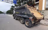Bị Cảnh sát giao thông kiên quyết xử phạt, lái xe tải giở đủ trò 