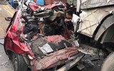 Ám ảnh kinh hoàng từ hiện trường vụ tai nạn xe container đè bẹp xe con chở 4 người