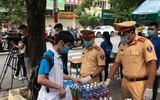 Cảnh sát giao thông Thủ đô tiếp sức cho thí sinh chống Covid-19, vượt vũ môn