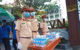 Cảnh sát giao thông Thủ đô tiếp sức cho thí sinh chống Covid-19, vượt vũ môn
