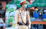 Cảnh sát giao thông Thủ đô tiếp sức cho thí sinh chống Covid-19, vượt vũ môn