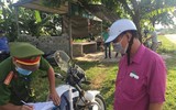 Con chưa đủ tuổi, không có giấy phép lái xe vẫn được mẹ 'nhờ' chở đi khắp nơi