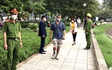 Đường phố Hà Nội ngày thứ 2 thực hiện cách ly toàn xã hội